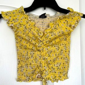 *Small* Rue 21 crop top